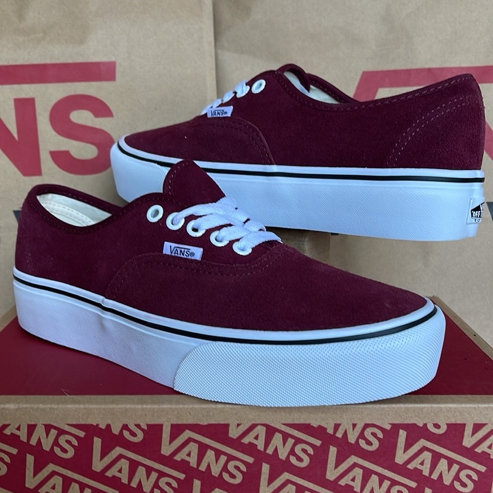 Vans WMNS Authentic Platfor
(Suede) Port Royale/True
VN0ARAVRJNR Platforms - Picture 6 of 16